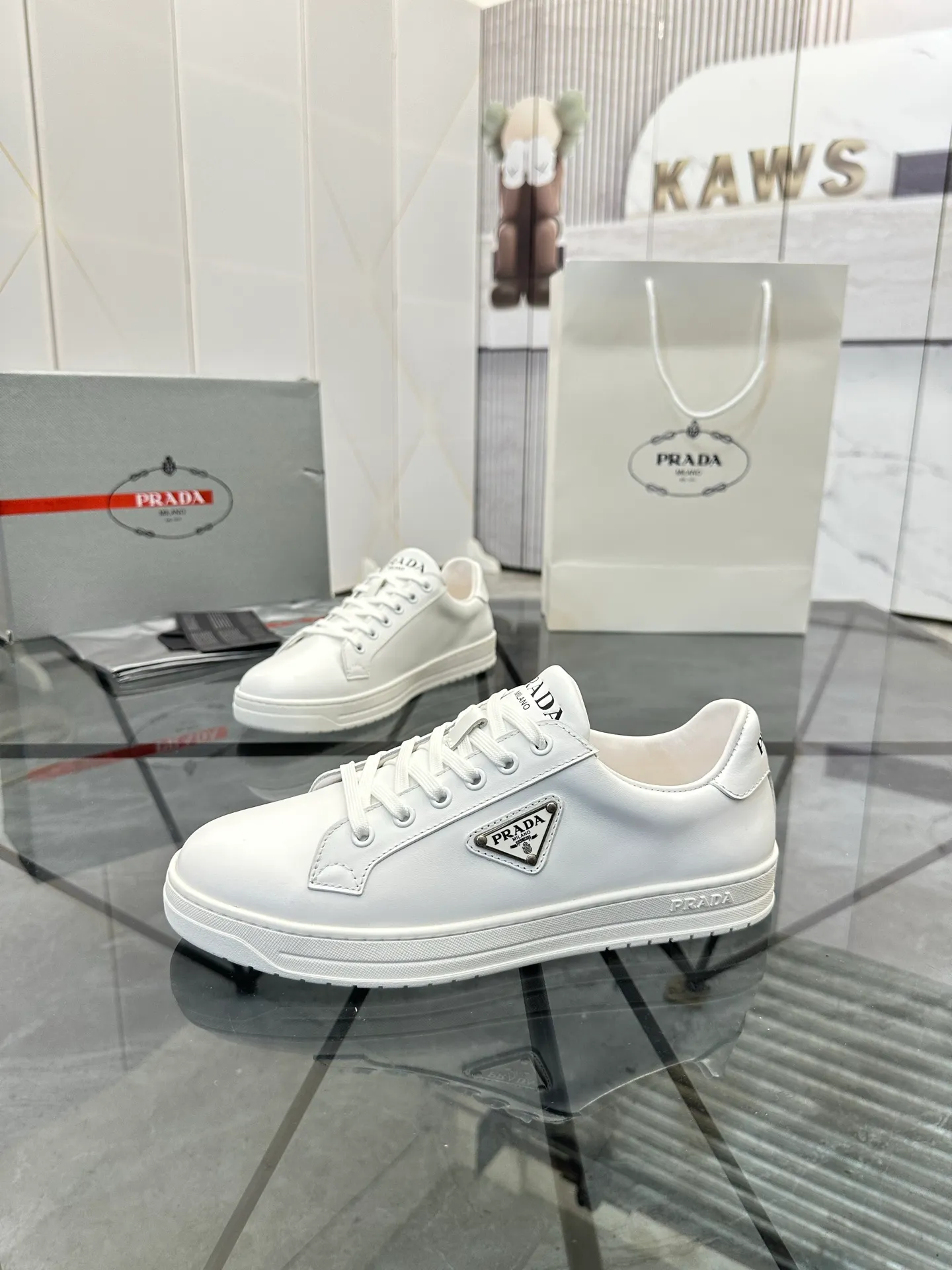 Men's shoes for sale 💰: 💰P540¥ High-end top quality Product trademark: Prada *"Prada*" low-top casual shoes Regular size: 38-45 (can be customized to 46) Product materials: imported first-layer cowhide for the upper, water-dyed cowhide lining, cowhide feet, original outsole. No.: 001